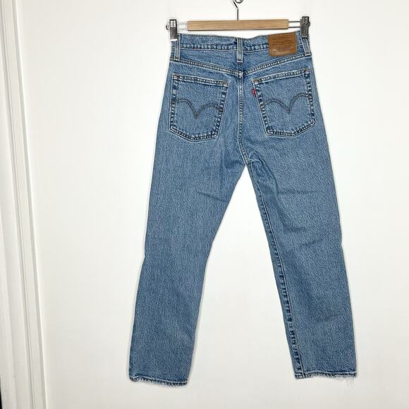 Levis Wedgie Straight Jeans Womens Size 25 Button Fly Light Wash Blue Distressed - Picture 5 of 9